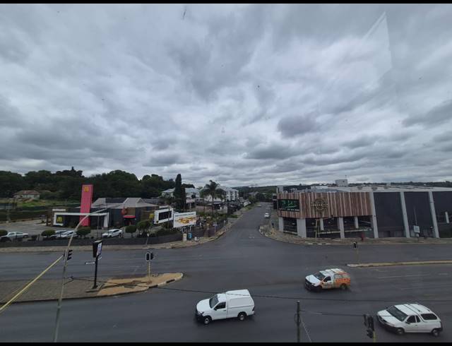 2,222M² RETAIL TO LET IN CRAIGHALL PARK